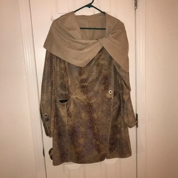 Rachel Zoe snake print / tan faux suede reversible jacket. Size small GUC - Picture 3 of 8